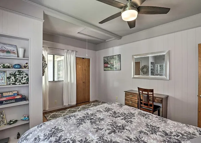 Lots Of Parking & Only 2 Steps Into The Back Door! Bisbee