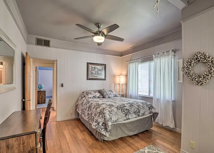 Lots Of Parking & Only 2 Steps Into The Back Door! * Bisbee