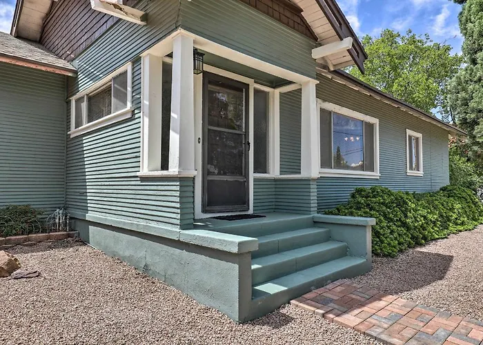 Lots Of Parking & Only 2 Steps Into The Back Door! Holiday home